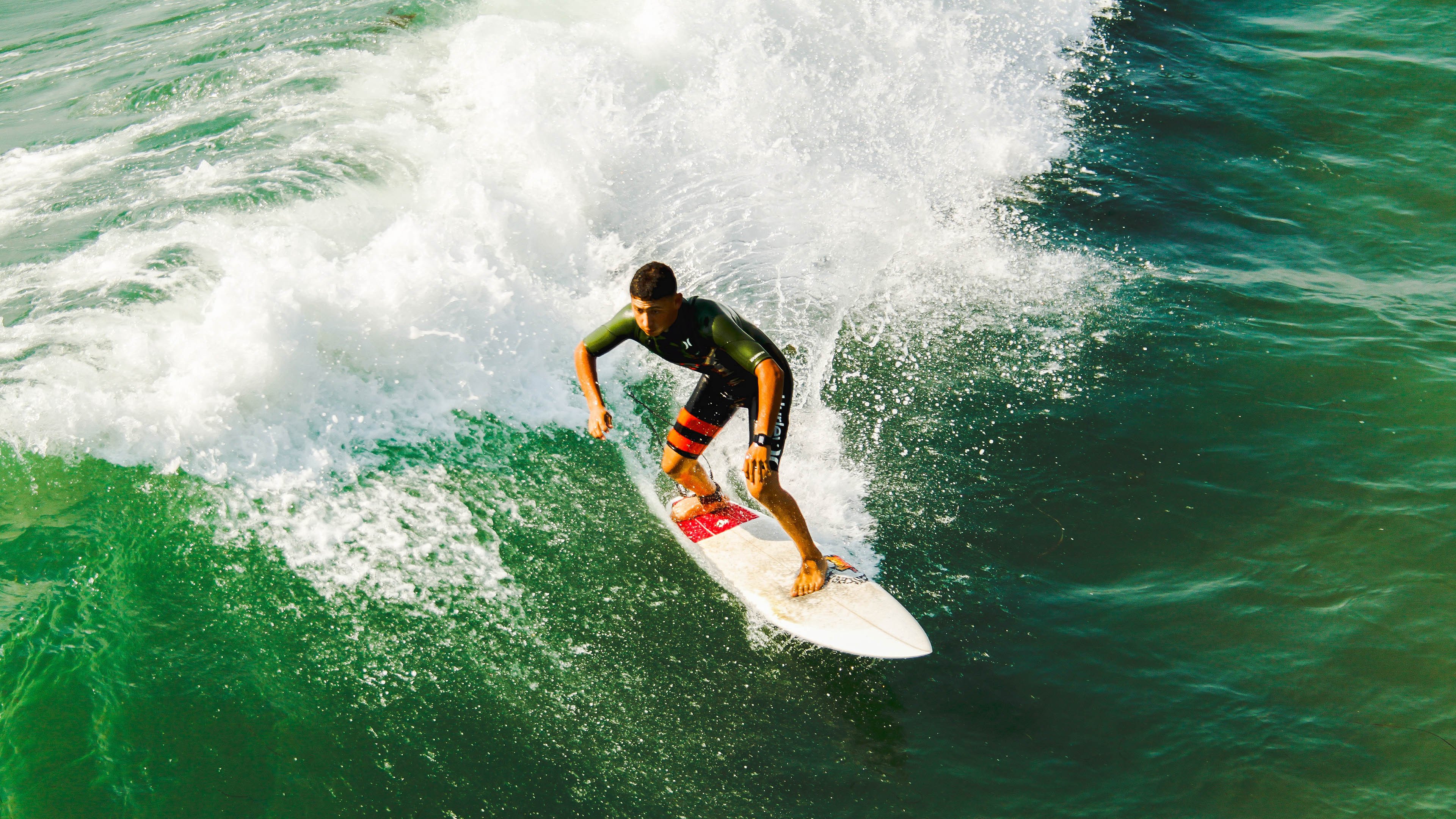 开yun体育-“亚戈·卡尔曼的高效进攻与防守技巧，推动美洲狮队向冠军迈进”